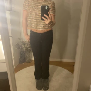 Stickad tshirt Mango - En stickad tshirt i olika färger från mango!🙌🏼 Den är i storlek s men passar nog även xs!❣️Köp inom 14 dagar så är frakten gratis!🌟