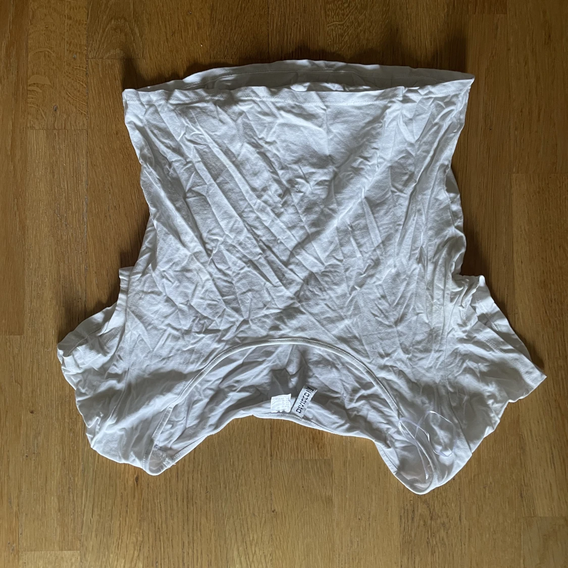 Vit tröja med square urringning 