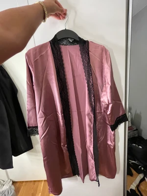 Morgonrock - Tunn morgonrock, aldrig använt.