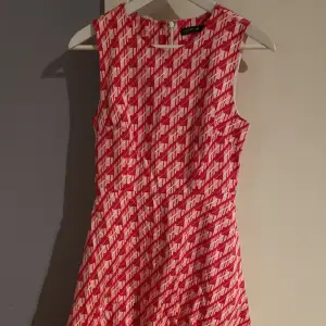 Säljer denna STOCKH LM klänning. Den är i nyskick. Använd fåtal gånger.