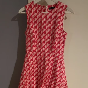 STOCKH LM - Säljer denna STOCKH LM klänning. Den är i nyskick. Använd fåtal gånger.