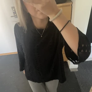 Trekvartsärmad tröja - Säljer nu min fina tröja från sellpy. Jättefin och går o matcha till allt. Inte ofta använd. Inte heller några defekter.
