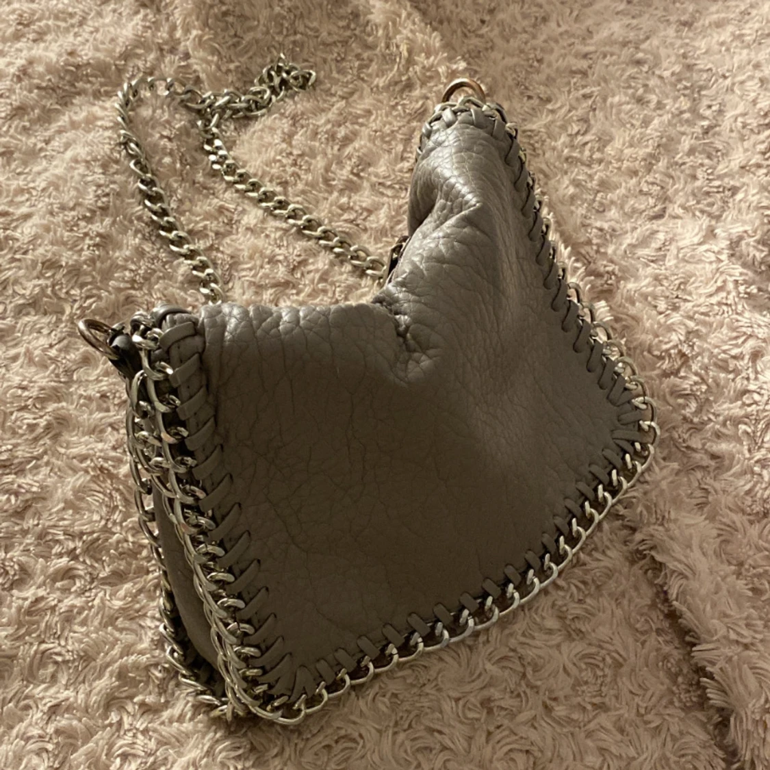 Grå väska med silvermedaljer  - 91