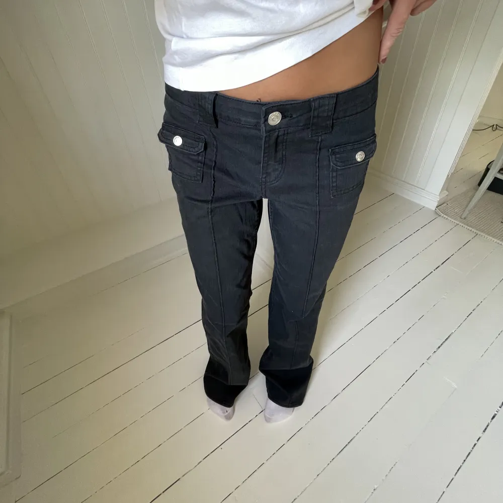 Hm cargo jeans strl 40 men passar 38, för långa för mig. Jeans & Byxor.