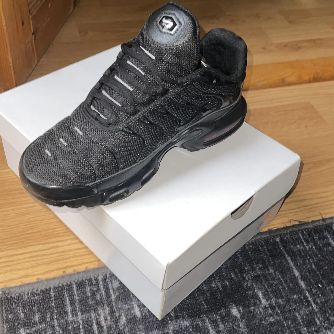 Nike air max plus svart  - 90
