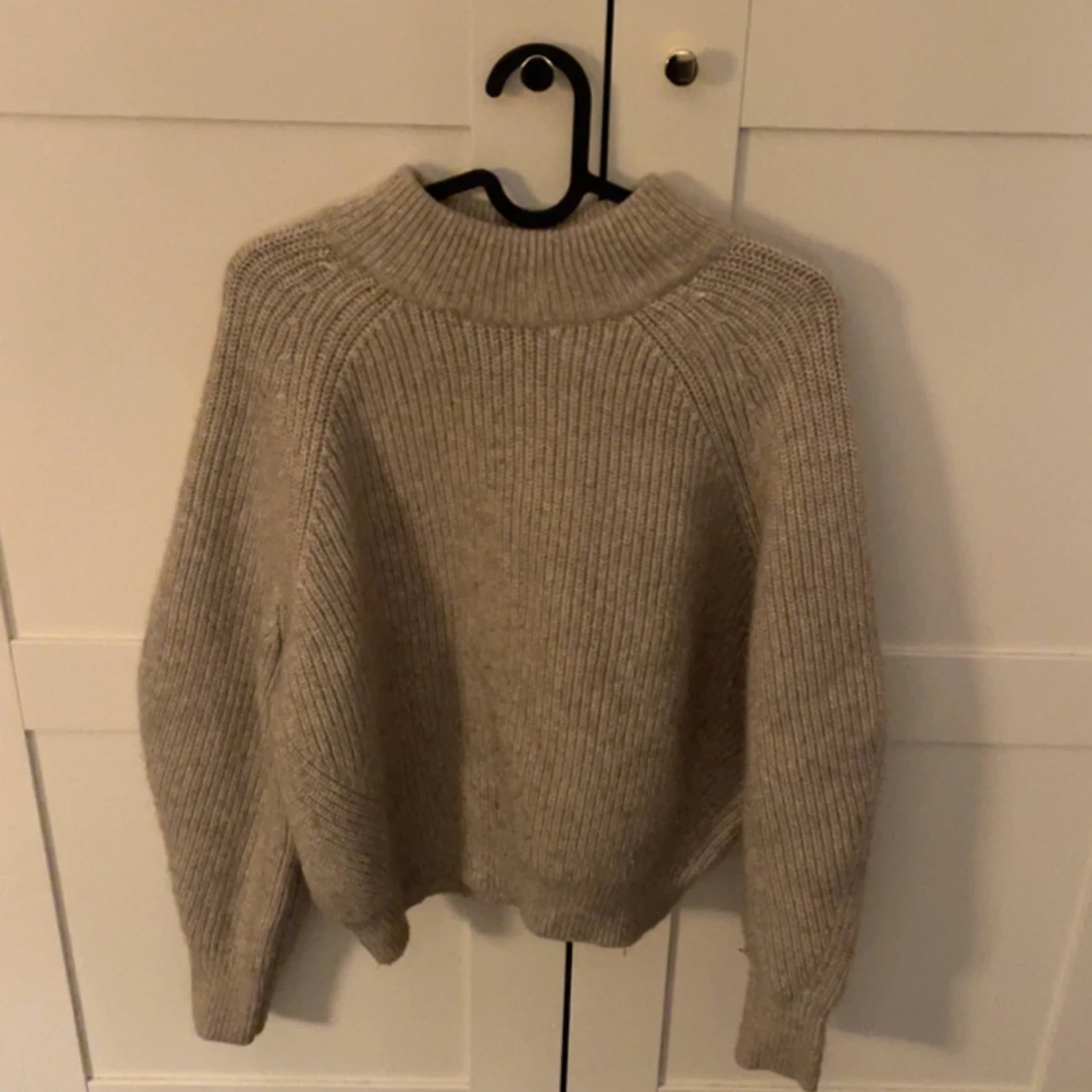 Beige stickad tröja