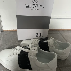 Valetino rockstud - AA kopior valetino skor, ej använda pga för stora. Stolek 38 men något större 