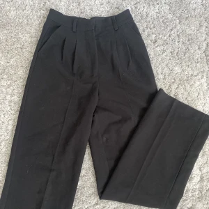 Svarta Kostymbyxor  - Jag säljer ett par svarta kostymbyxor jag inte använder 