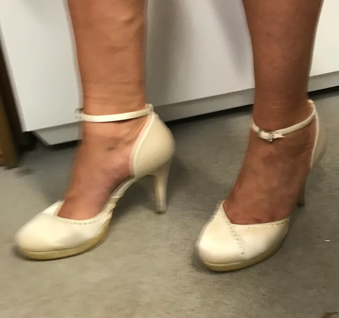 Högklackade vita  - 90