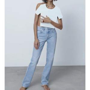 Jeans från Zara som har blivit för små. Köpta för 359 kr.