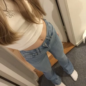 Jeans - Säljer mina ”snake flare jeans” från Lager 157. Köpte förra året men har använt bara typ 1 gång så dem är i jätte bra skick. 