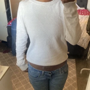 Vit tröja från vila - Säljer denna vita tröja från vila i storlek xs💕