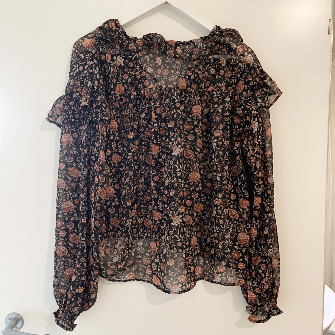 Blommig blus, Mango (Strl. XS) - 91
