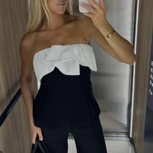 Den perfekta toppen 🪩 - Så fin slutsåld topp från Moa Mattsons senaste kollektion med Nakd!🤍 Helt ny alla lappar kvar! Dm vid frågor 💜