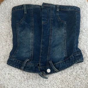Jeans topp - Jeans topp/korsett med dragkedja där bak Storlek M men mer som en s/xs