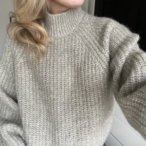 Stickad tröja  - Super fin stickad tröja i storlek S. 100kr+frakt