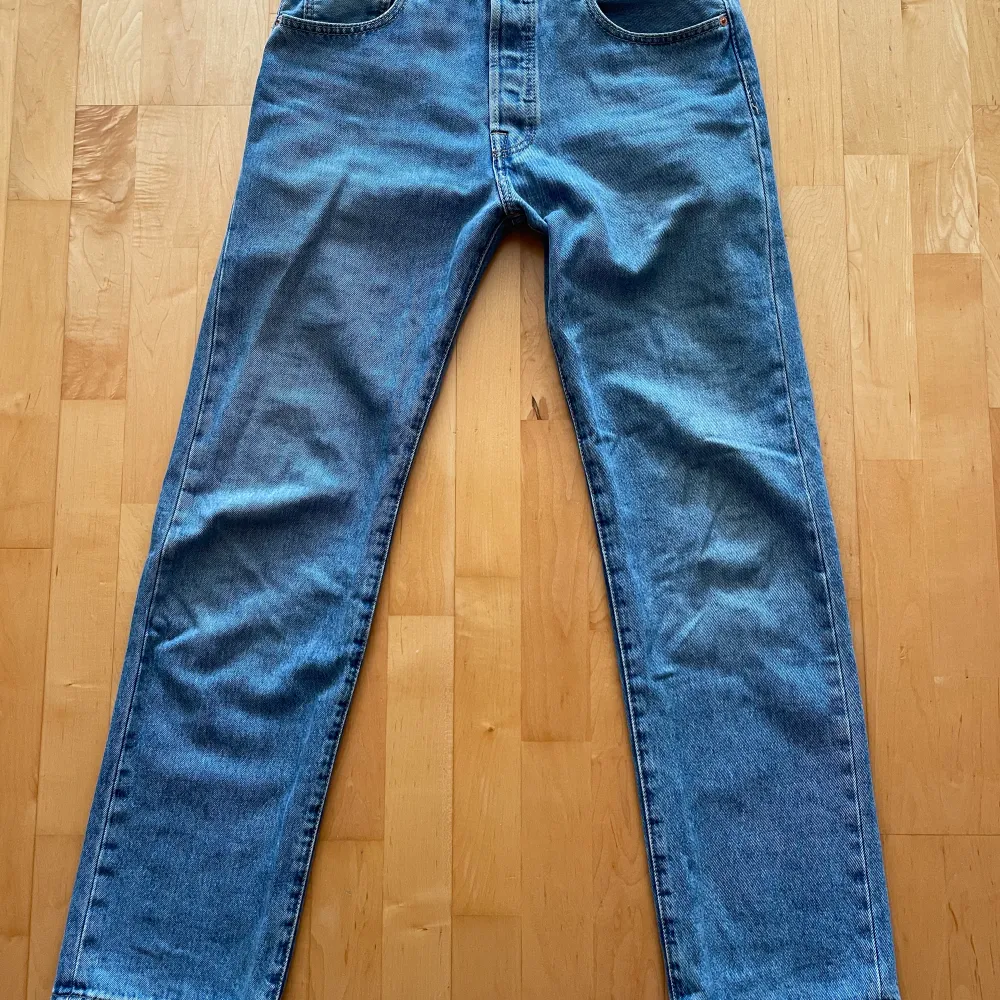 Har inga tecken på slutage eller fläckar, sparsamt använda jeans i storlek 32/32. Jeans & Byxor.
