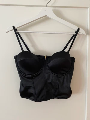 Svart korsett - Använd en gång bara, då den är lite för liten tyvärr 