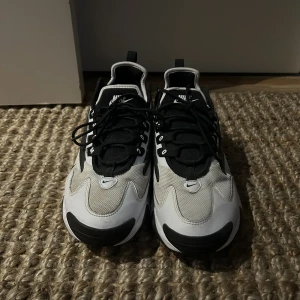 Nike skor - Nike skor i storlek 41. I ett använt men gott skick!