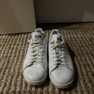 Adidas Stan Smith - Vita Adidas Stan Smith i storlek 41. 