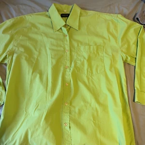 Grön skjorta  - Xl  Änvänd 1 gång