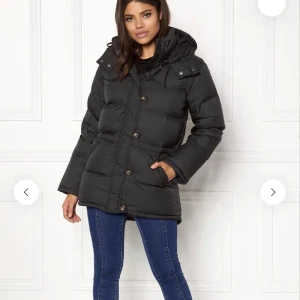 Boomerang Alexandra down jacket - Mycket fint skick! Skriv för fler bilder! Pris kan diskuteras vid smidig affär Nypris 6000kr