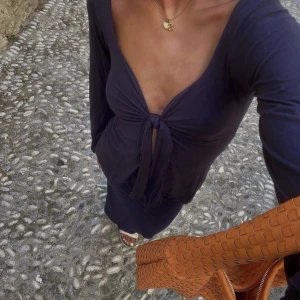 Design by si blus  - Säljer en helt ny och oanvänd designbysi blus då den inte kommer till användning.