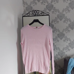 Tröja Tommy Hilfiger  - Tunn skön tröja från Tommy Hilfiger