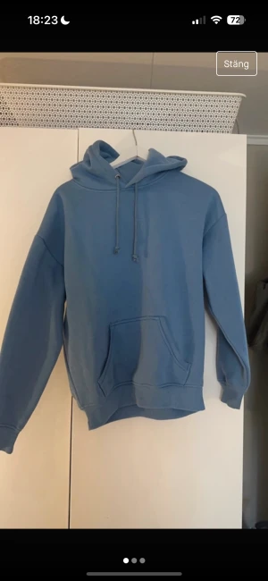 Blå hoodie - oanvänd blå hoodie, normal i storleken!❤️‍🔥✨