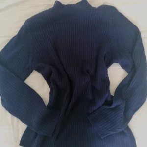 Sweater💙 - Mycket vacker, mycket bra kvalitet och bekväm :)