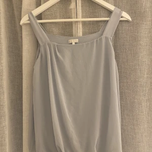 Blått linne  - Jättefint linne som jag inte får andvändning av längre 