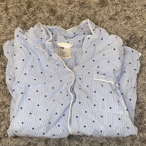 Blå pyjamas💙 - Blå pjamas från H&M💙 Använd men i bra skick💙 