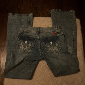 Low waist bootcut jeans  - Sväljer ett para superfina slutsålda jeans från hm i stolek 34. Prset kan diskuteras 