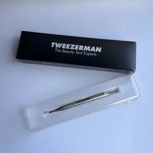 Nagelverktyg från tweezerman, helt nytt. Push and nail cleaner, nypris ca 159kr🖤