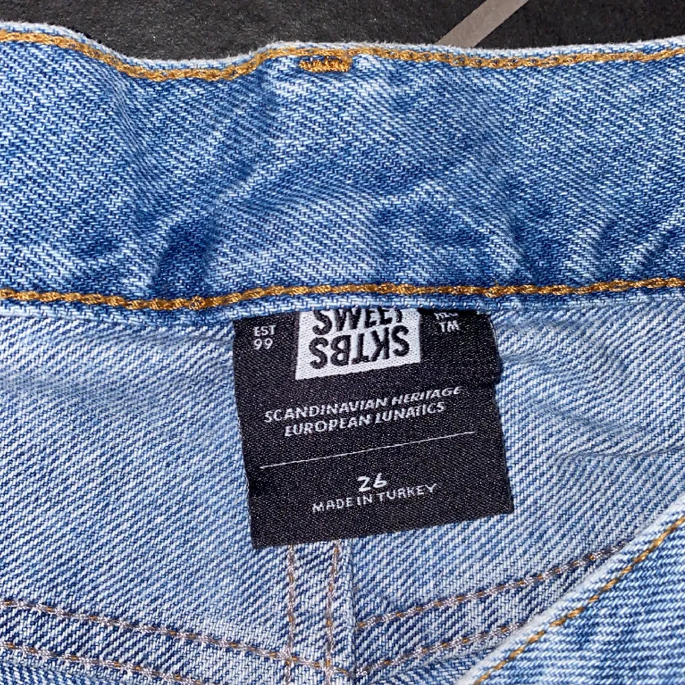 Inga defekter på dem. Säljer eftersom jag knappt Andvände dem . Jeans & Byxor.