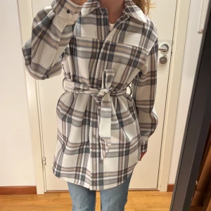 Kappa - Säljer denna kappa då den inte kommer till användning längre.