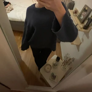 Stickad tröjja - Blå fin stickad tröjja💓