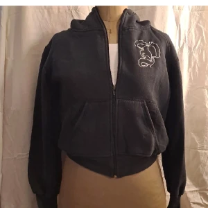 Svart huvtröja  - Peak performance 