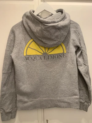 Acqua Limone hoodie - Acqua Limone hoodie i storlek mellan small och x-small. 