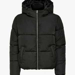 Svart vinterjacka! - Säljer min superfina vinterjacka från JDY då jag inte tyckte den satt bra på mig. Den är i storlek S. Skriv privat för mera bilder och information🩷