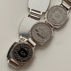 Armband silvermynt - Vackert silverfärgat armband med mynt Okänt material  20 cm