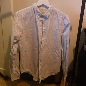 Randig skjorta från lager 157 (Lämnas nytvättad/strykt)