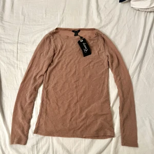 Rosa glittrig tröja  - Söt glittrig tröja i tunnt skönt material med strass och båtkrage⭐️⭐️ passar som strlk s💘 skriv vid fundeirngar