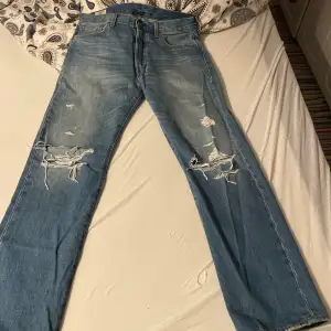 Helt nya Levis jeans använts en gång men va inget för mig. Storlek: W34 L32