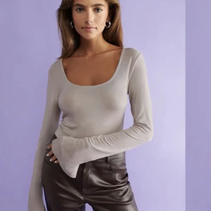 Gina topp  - Säljer pågrund av att jag inte använder den 