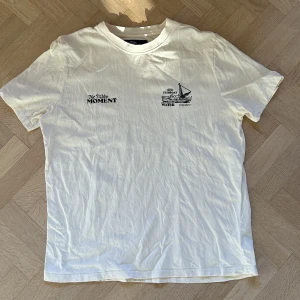 Tubbo merch - Tubbo merch från 2021. storlek M och i bra skick. Använd ett fåtal gånger! Den är typ lite gul-beige i färgen