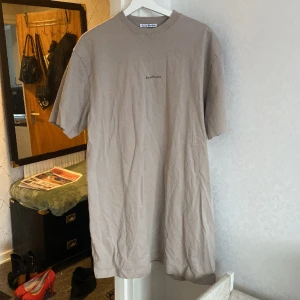 Acne studios strl M - Knappt använd