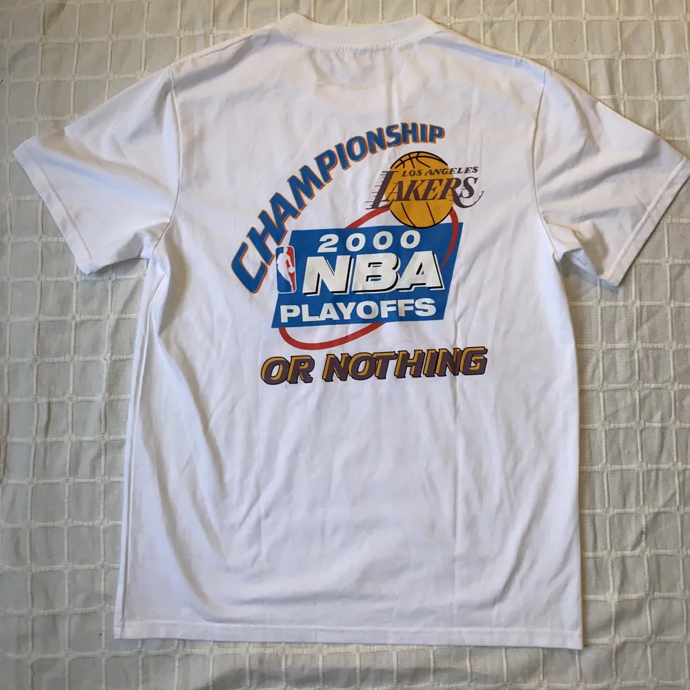 Vintage LA-lakers t-shirt i strl. L  NBA playoffs 2000. T-shirts.