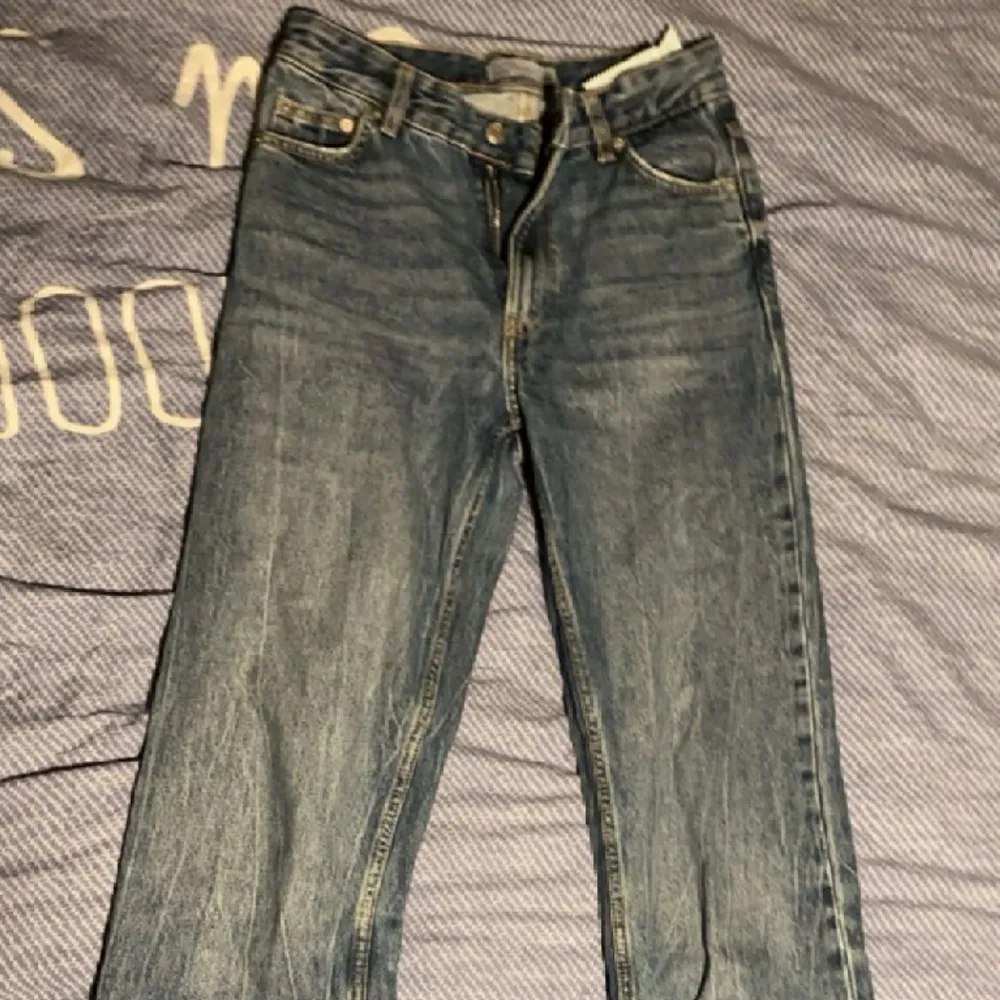 Snygga jeans från bershka!!💘. Jeans & Byxor.
