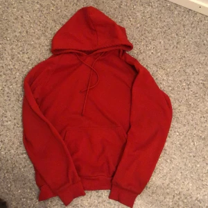 Röd hoodie - Jätte mysig hoodie 